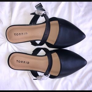 Torrid Black pointy Toe belted mule